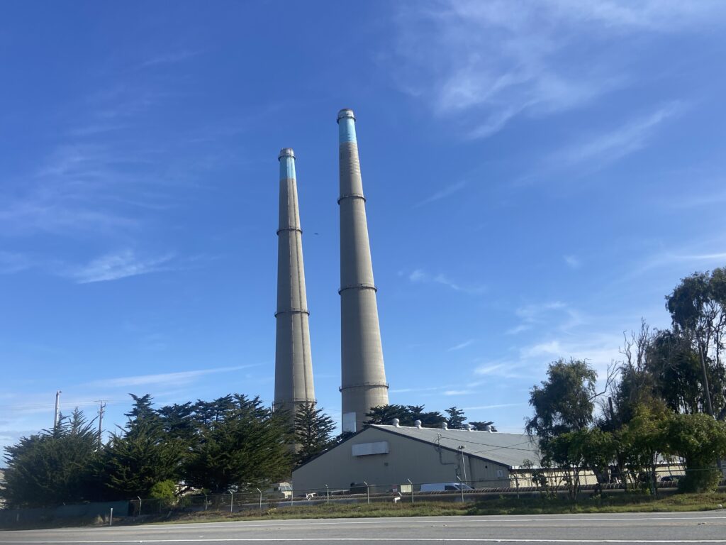 Situación en Moss Landing: El incendio de las baterías de la planta de energía ya está bajo control, pero los residentes deben seguir atentos