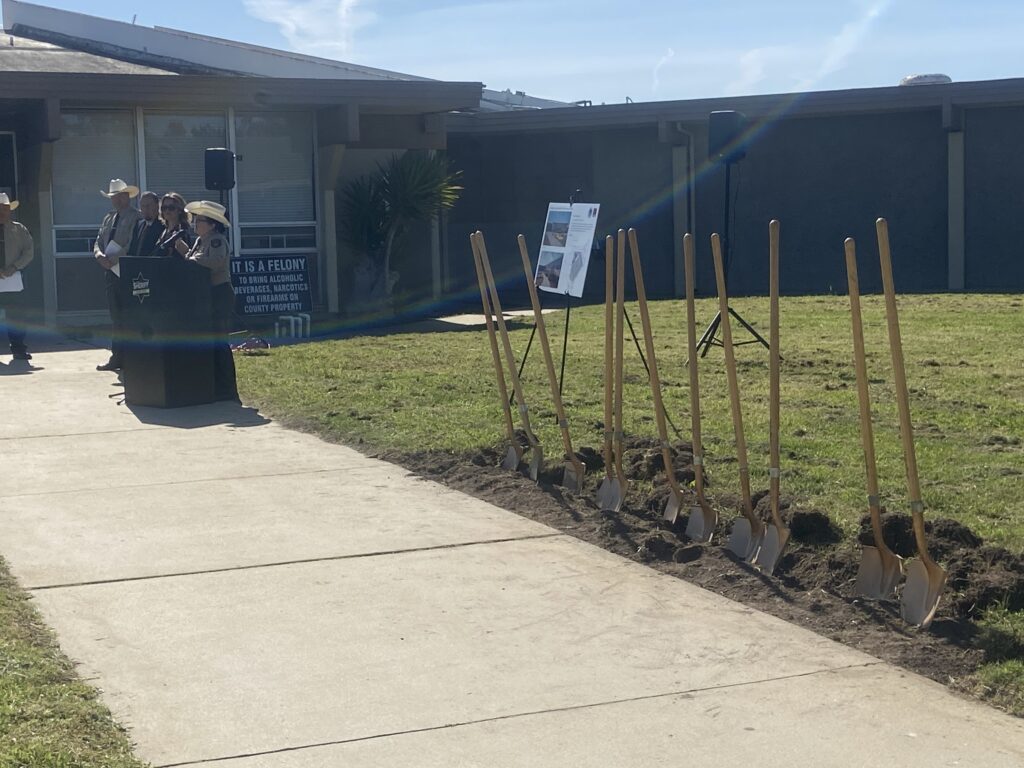 Nuevo Centro de Recursos en Salinas Busca Romper el Ciclo de Reincidencia y Brindar Nuevas Oportunidades a Reclusos