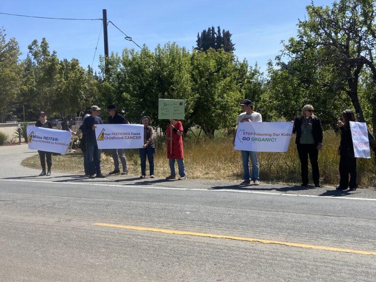Organización CORA Presiona para Poner Fin al Uso de Pesticidas Convencionales en la Costa Central
