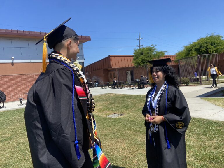 130 Estudiantes se Gradúan de la Preparatoria Mount Toro en Salinas: Una Celebración de Perseverancia y Nuevos Comienzos