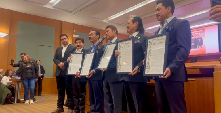 Los Tigres del Norte Reciben las Llaves del Condado de Monterey y un Día en su Honor