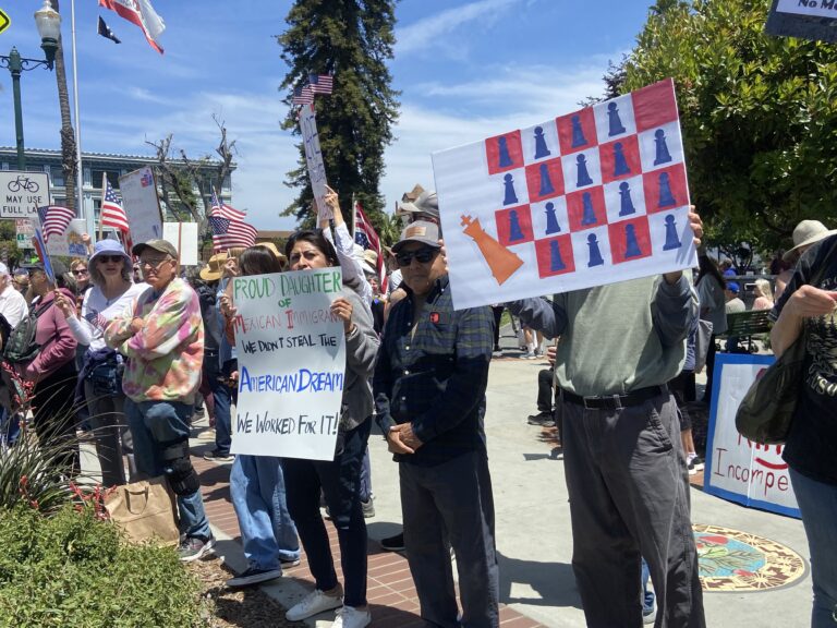 Miles se Manifestaron en la Costa Central en Defensa de los Derechos de los Inmigrantes