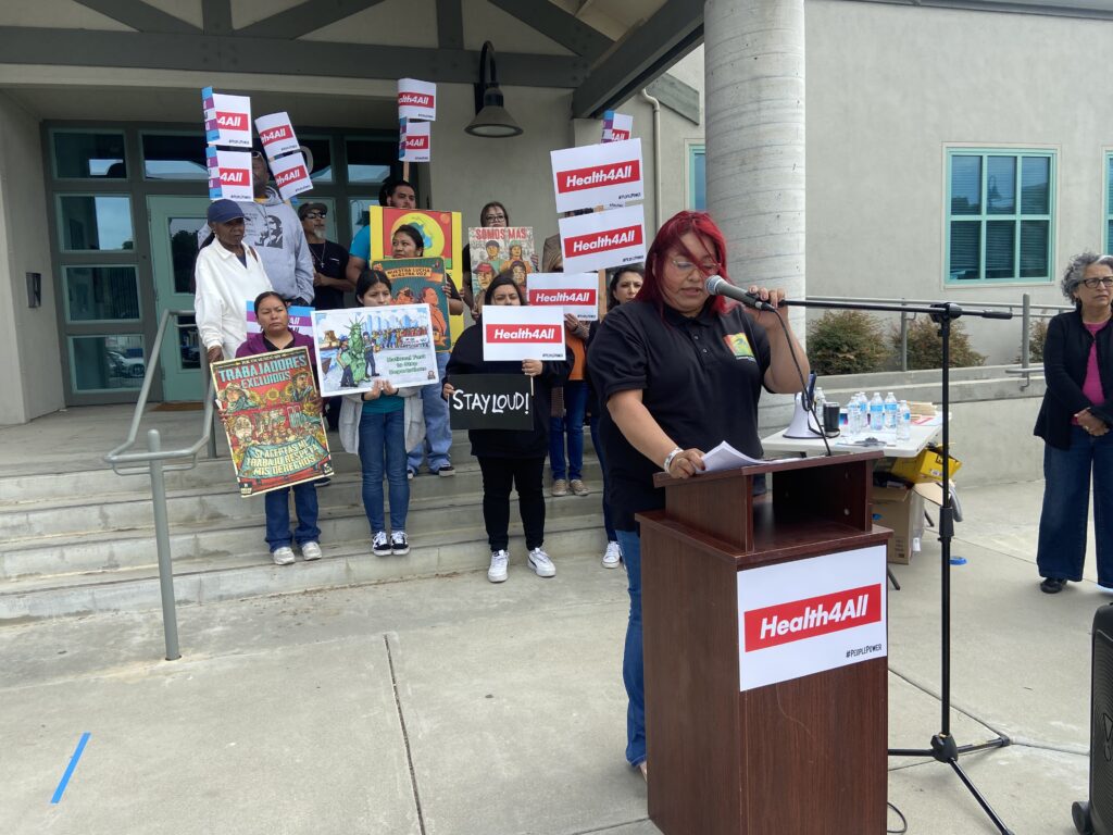 Manifestantes Exigen Presupuesto Estatal que Proteja la Salud de Inmigrantes Indocumentados y Familias Vulnerables
