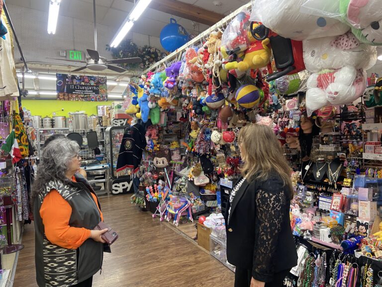 Comerciantes de la Calle Alisal en Salinas Enfrentan una Crisis Económica por Temor Migratorio