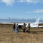 Avión realiza aterrizaje de emergencia