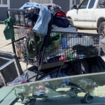 Seaside aprueba ordenanza que restringe actividades de personas sin hogar, generando debate en la comunidad