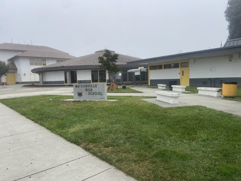 Refuerzan seguridad en escuelas tras apuñalamiento en la Preparatoria de Watsonville