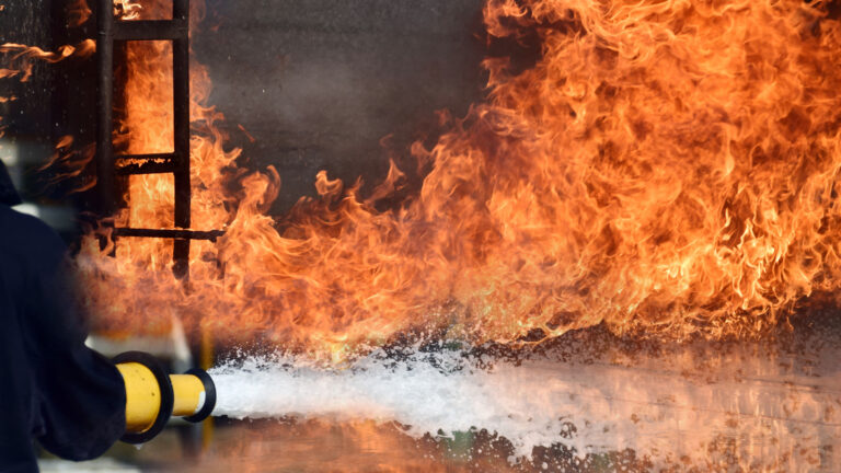 Trágico incendio en Emporia causa la muerte de una persona