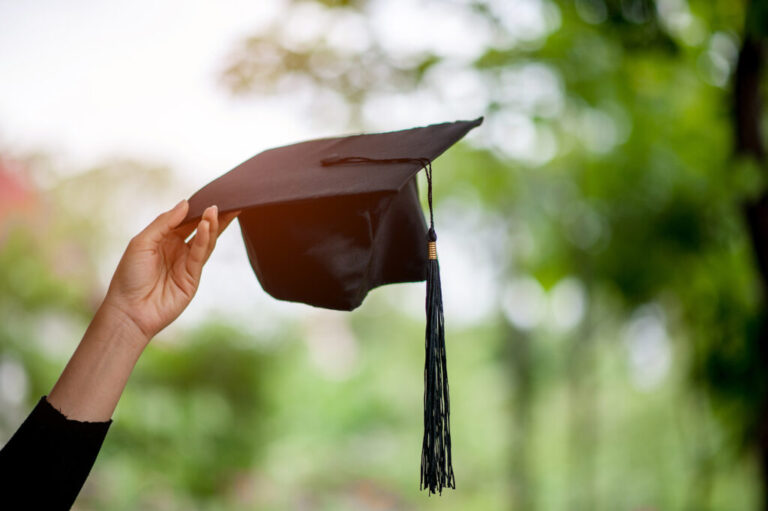 Títulos Universitarios en Colorado: Evaluando el Retorno de Inversión en Educación Superior