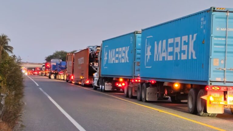 Cierre de la Autopista Siglo XXI: Crisis en el Transporte de Carga y el Puerto de Lázaro Cárdenas