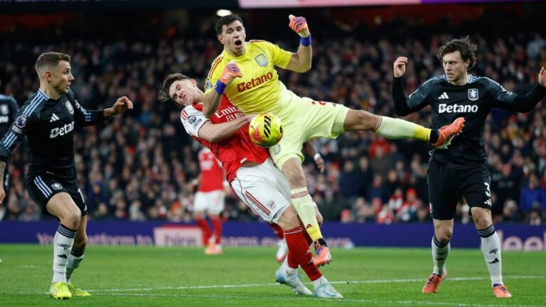 El Dibu Martínez protagoniza un error monumental ante el Arsenal en la goleada del Aston Villa