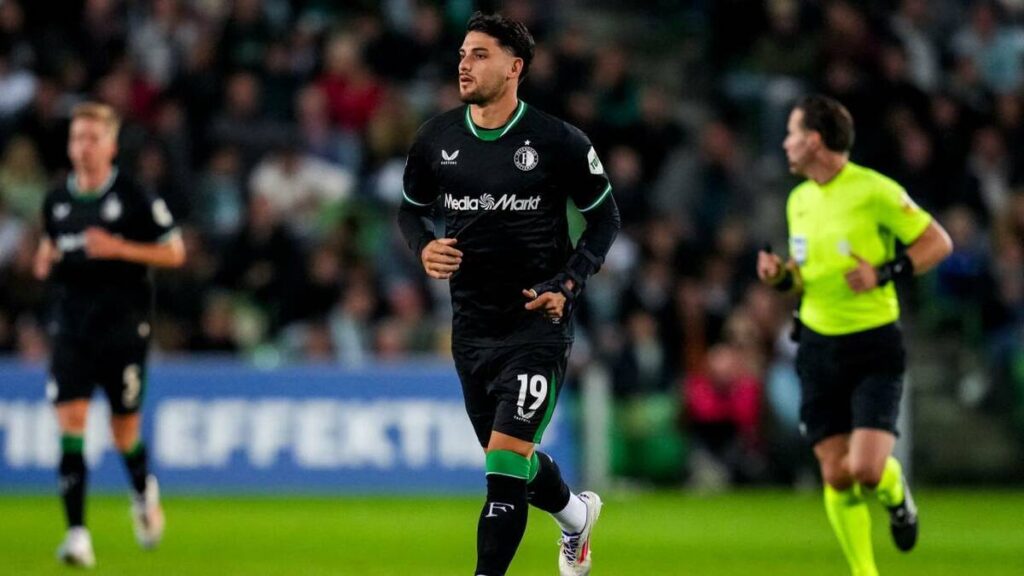 ¡Fichaje Impactante! Julián Carranza se Une al Necaxa Procedente del Feyenoord