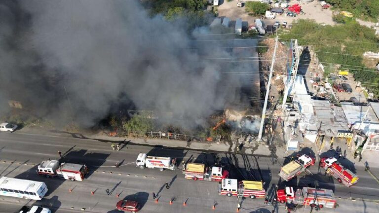 Incendio en Monterrey: Almacén en llamas provoca gran movilización de emergencia