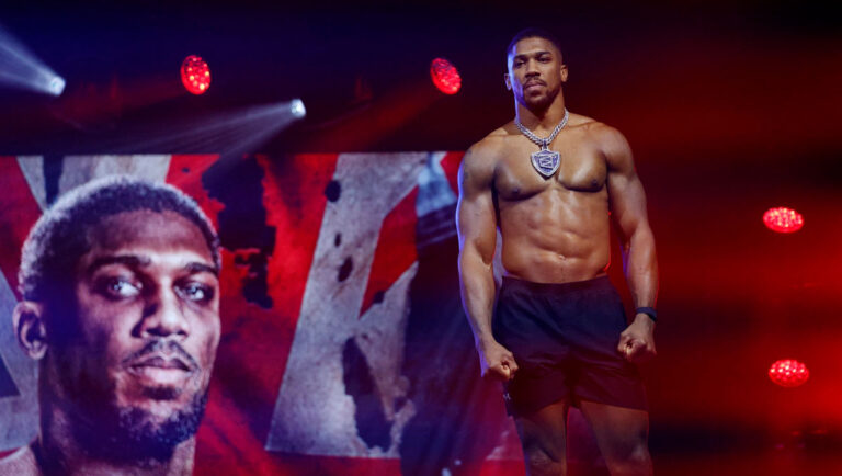 Anthony Joshua se recupera y sale del hospital tras trágico accidente de tráfico en Nigeria