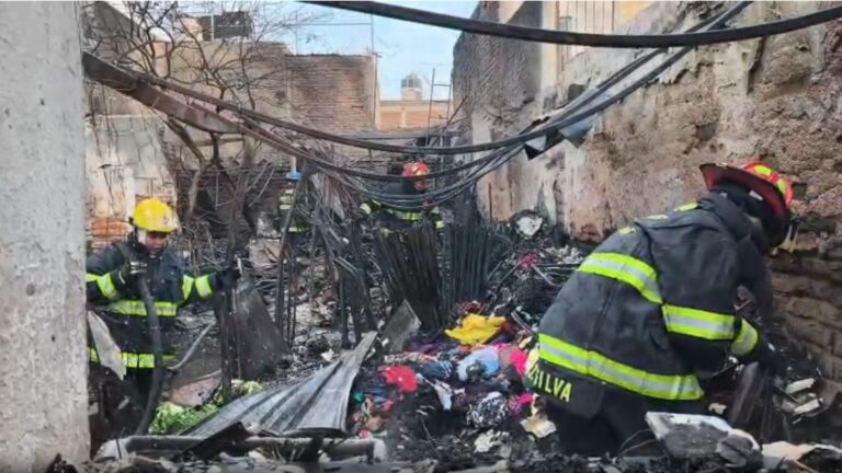 Incendio devora vivienda en Tonalá: tres perritos pierden la vida