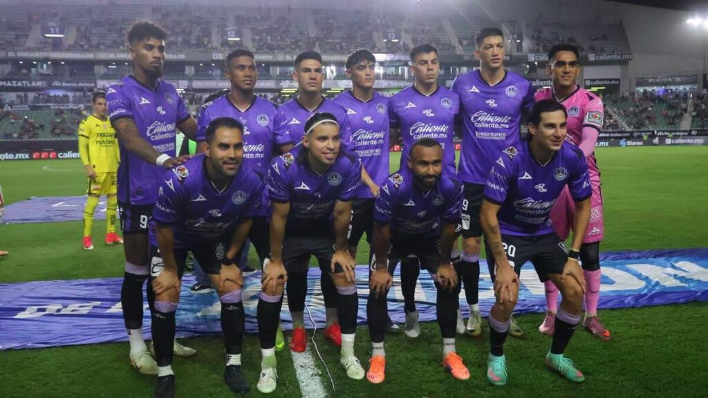 Mazatlán Envía Mensaje de Año Nuevo, pero Aficionados Se Burlan del Equipo