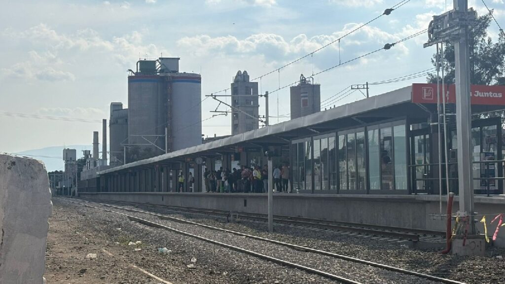 Usuarios de la Línea 4 del Tren Ligero de Monterrey se Opone al Aumento de Tarifas por Obras Inconclusas e Inseguridad