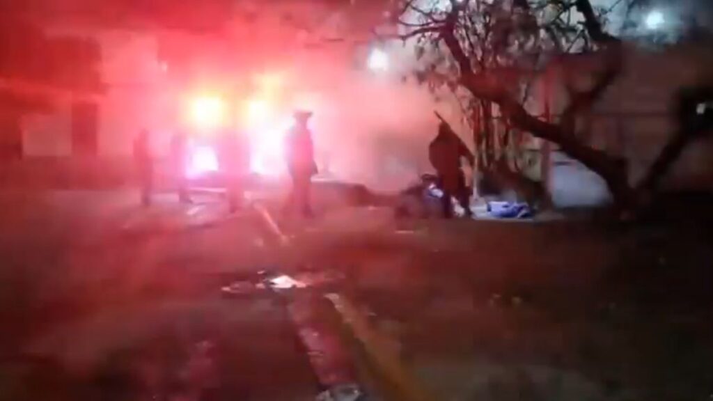 Incendio Devastador en Monterrey: Tienda de Abarrotes Consumida y Cuerpos de Rescate Movilizados