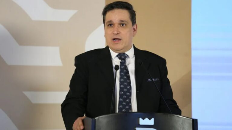 Carlos Garza se despide de la Tesorería de Nuevo León; Ulises Carlín asumirá el cargo este viernes