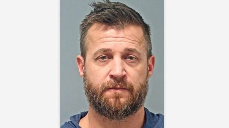 Detención de famoso: Exestrella de reality show arrestada por abuso de menores