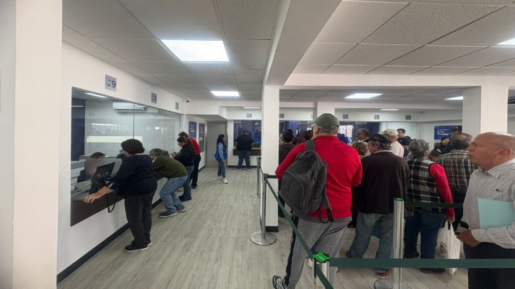 Largas Filas para Pagar el Predial en San Nicolás en su Segundo Día en 2026