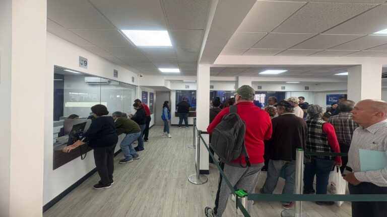 Largas Filas para Pagar el Predial en San Nicolás en su Segundo Día en 2026