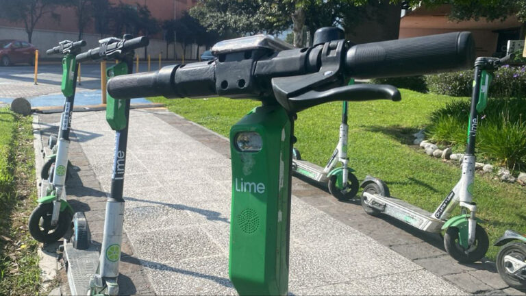 La expansión de scooters eléctricos en la zona Tec de Monterrey: Un desafío regulatorio