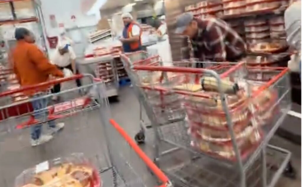 ¡Locura de Compras! Primeros Compradores Compulsivos de Roscas de Reyes en Costco Guadalajara