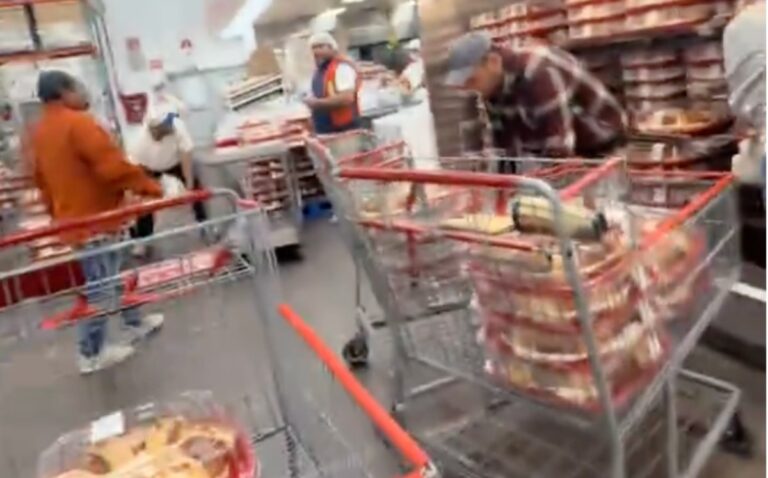 ¡Locura de Compras! Primeros Compradores Compulsivos de Roscas de Reyes en Costco Guadalajara