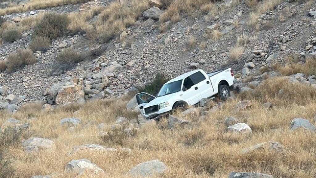 Accidente de Tráfico en Lerdo: Camioneta Volcada Tras Perder el Control en Curva Peligrosa