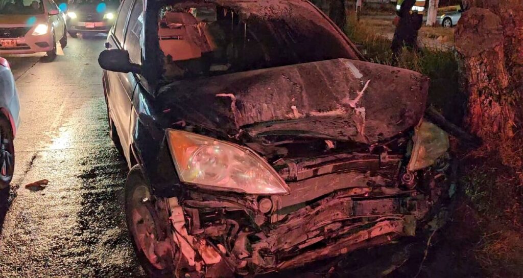 Incendio en Tonalá: Choque de Automóvil Provoca Fuego en Camioneta