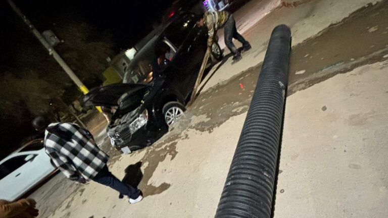 Accidente de Camioneta en Torreón: Zanja de SIMAS Causa Preocupación en Las Carolinas