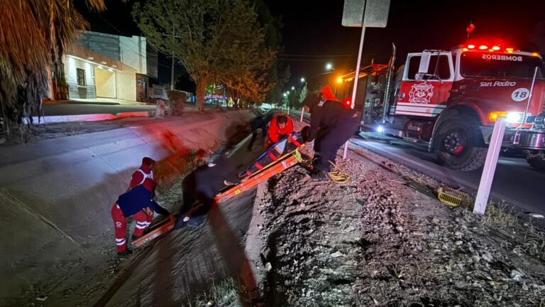 Motociclista Lesionado Tras Caer a Canal de Riego en San Pedro: Rescate de Emergencia