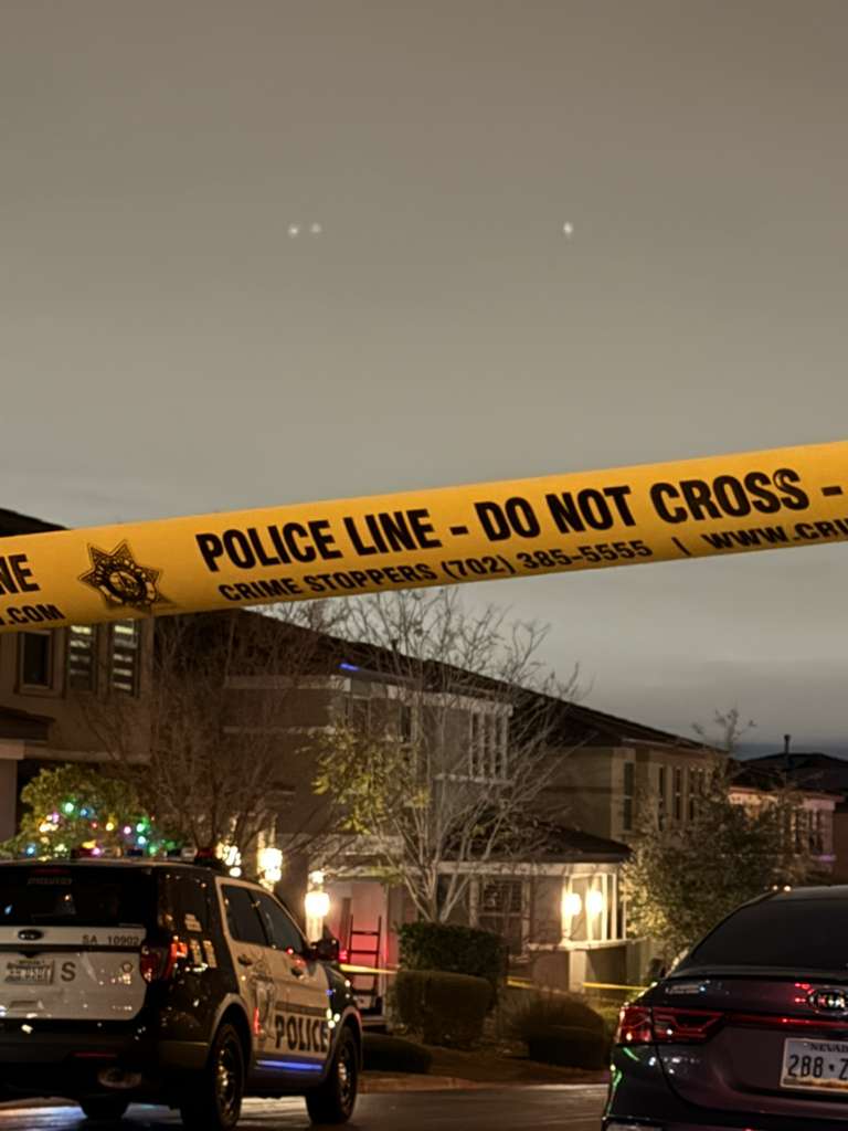 Tiroteo en Las Vegas: Propietario Defiende su Hogar y Hiere a Dos Hombres