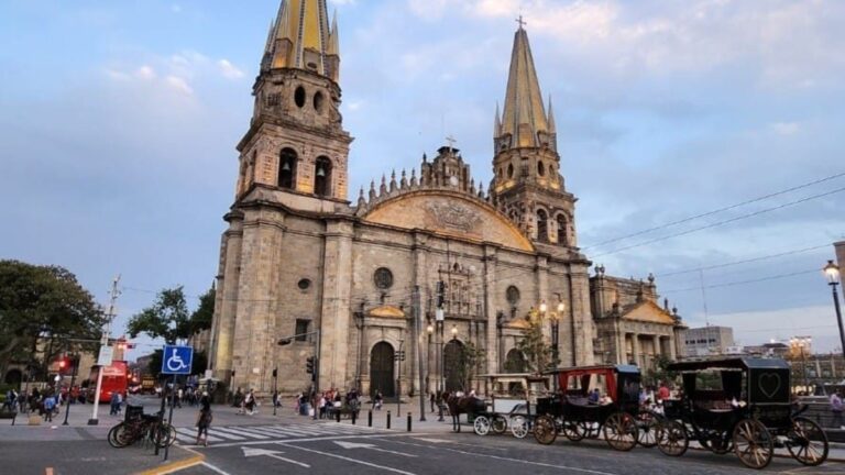 Un Hombre Sentenciado a Prisión por Atropellar a Manifestantes Frente a la Catedral