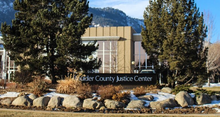Boulder County: ¿Conoces tus derechos migratorios ante ICE?