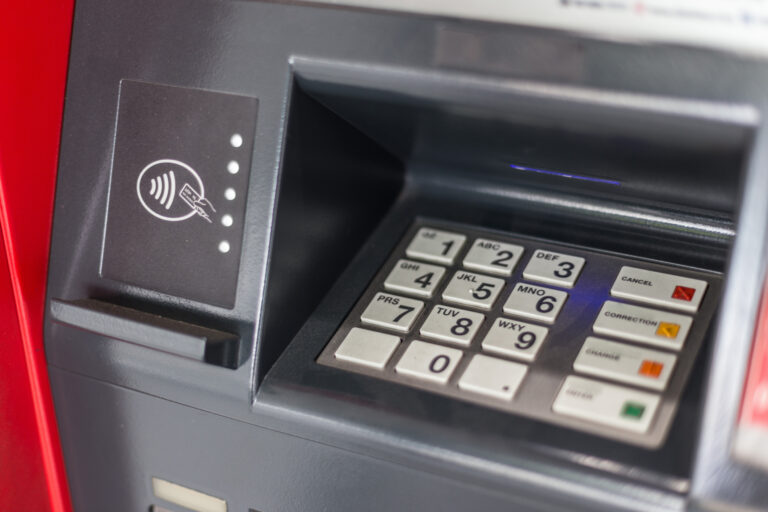 Fraude Electrónico: El Servicio Secreto Desmantela Red de Skimmers en Denver