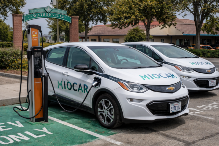 Llega “Miocar” a Watsonville: autos eléctricos compartidos desde 4 dólares la hora