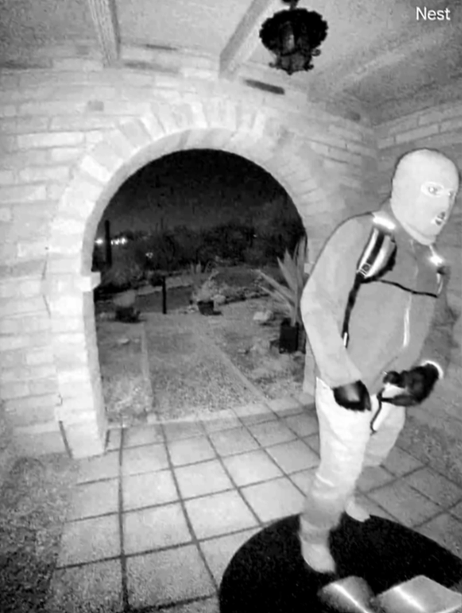 Nuevas Imágenes del FBI en la Búsqueda de Nancy Guthrie: ¿Quién es la Persona Enmascarada?