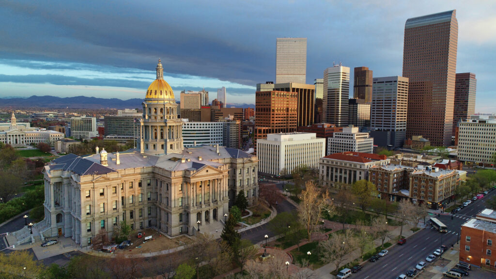 Colorado demanda a Trump para detener recortes de $600 millones en fondos de salud pública