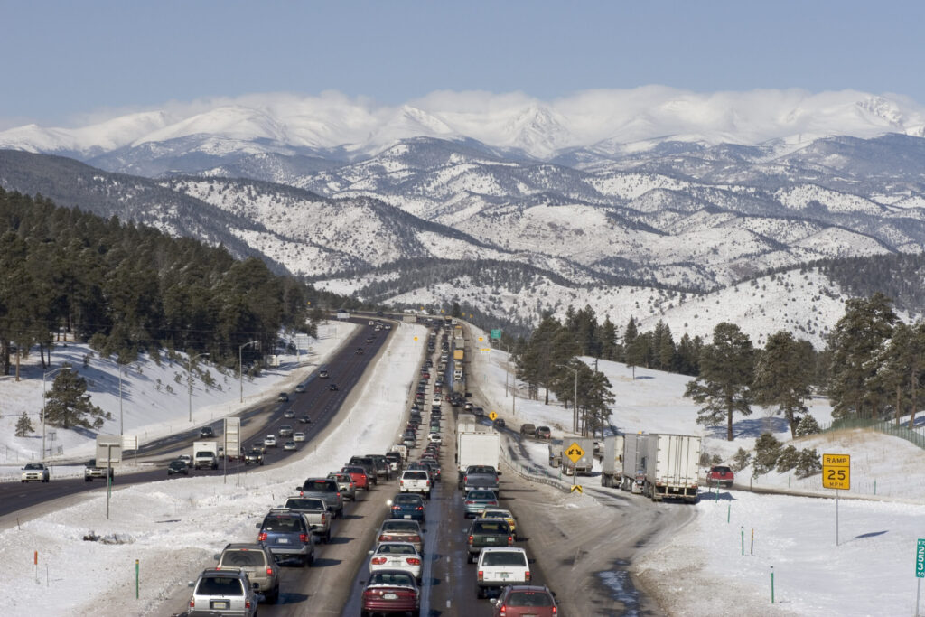 Nieve Artificial: La Estrategia de los Resorts de Colorado para Asegurar la Temporada de Esquí
