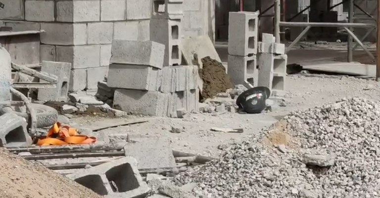 Accidente laboral en Ciudad Juárez: Dos trabajadores hospitalizados tras ser golpeados por material de construcción
