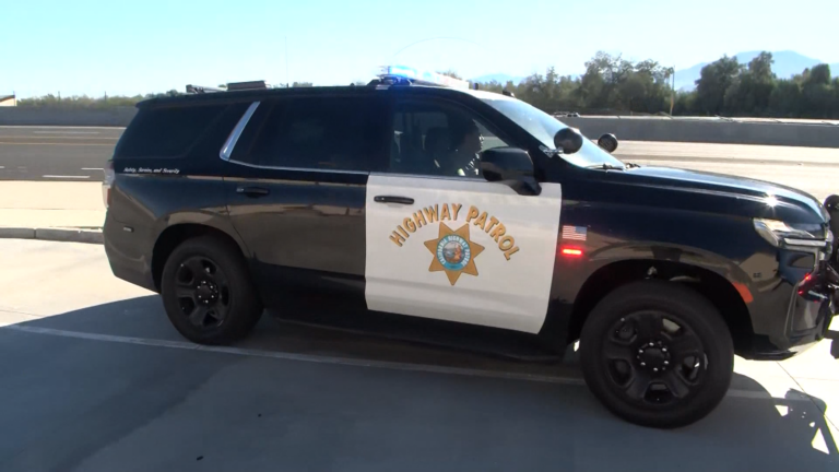 Incidente de Patrulla: Adolescente Arrestado Tras Chocar Contra Vehículo Policial en Indio