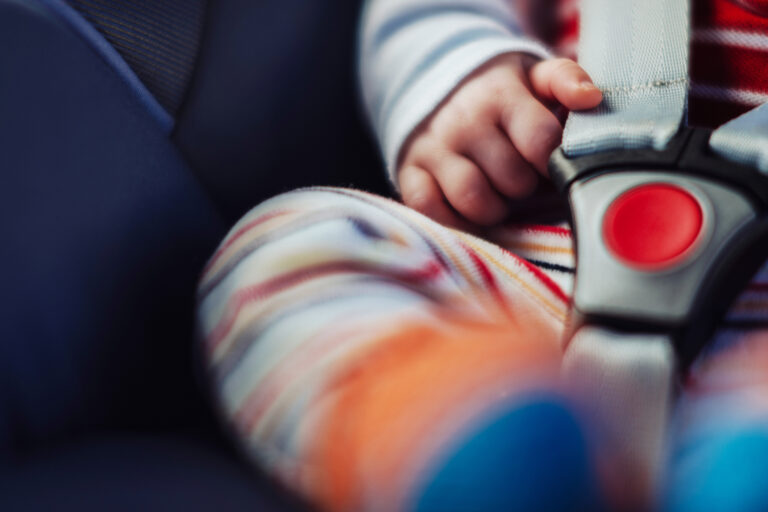 Aumento de Lesiones Infantiles en Colorado por Uso Incorrecto de Cinturones y Asientos de Auto