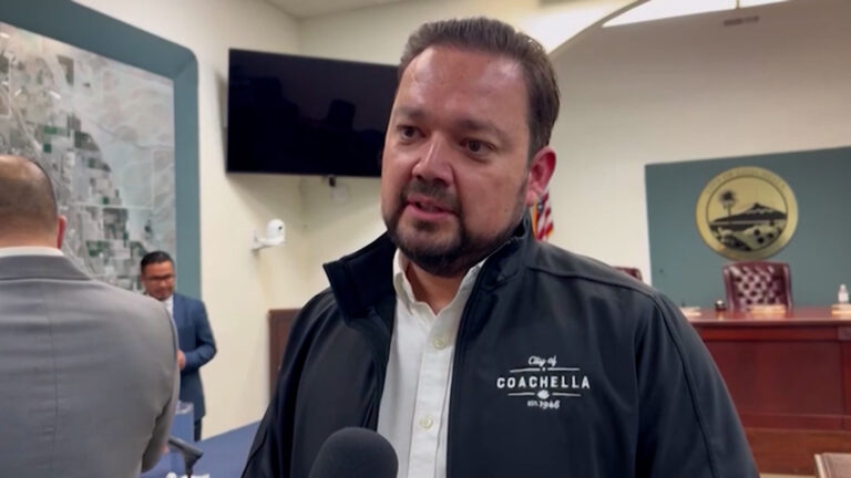 Alcalde de Coachella Steven Hernández Regresa a los Tribunales por Cargos Penales