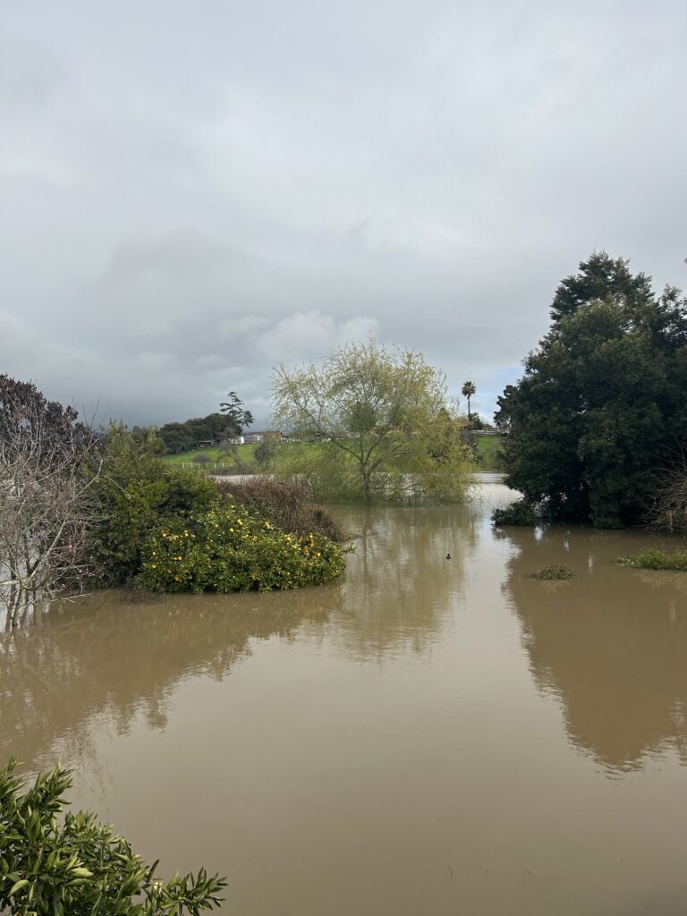 Asignan $54 millones para reforzar diques del Río Pájaro y prevenir futuras inundaciones