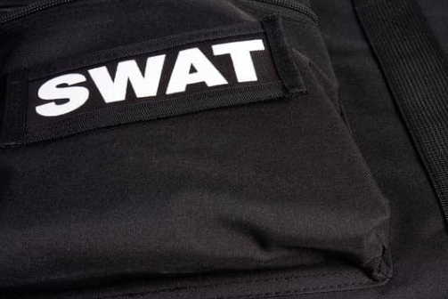 Detención SWAT en Las Vegas: Sospechoso Capturado Tras Atrincheramiento