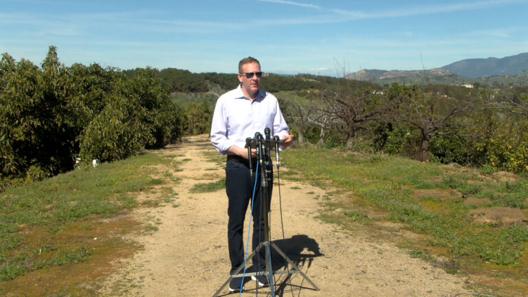 Lee Zeldin aborda la crisis de aguas residuales y los retos de la granja de aguacates en San Diego