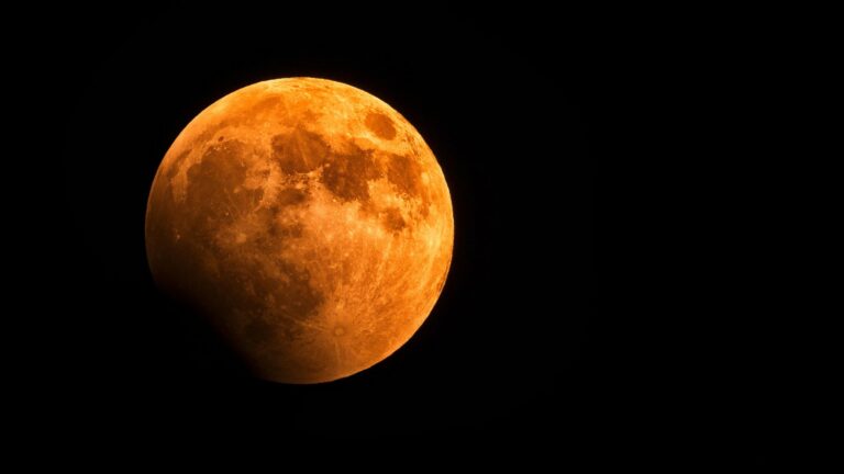 Eclipse Lunar Total: Un Evento Astronómico Imperdible en Colorado Antes del Amanecer