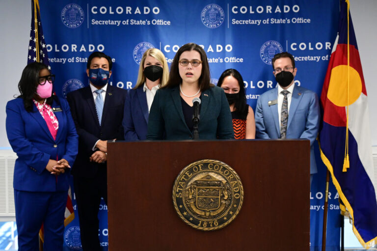 Jena Griswold enfrenta críticas por declaración sobre la Corte Suprema en su campaña electoral